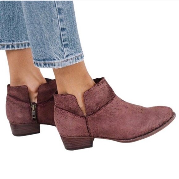 Seychelles Snare Towel Feather Textured Suede Ankle Bootie Size 10 Burgundy Fall - Picture 1 of 9
